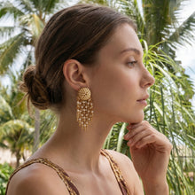 Load image into Gallery viewer, Crystaldust Sole earrings
